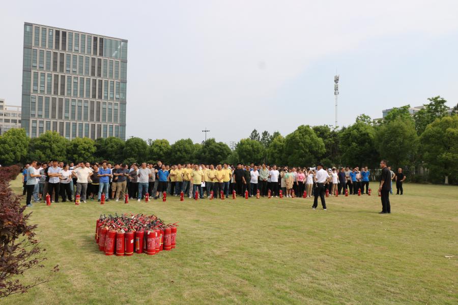 1748396389223548p8A8.jpg 2025年巨星海寧工廠消防演習(xí) (12).jpg