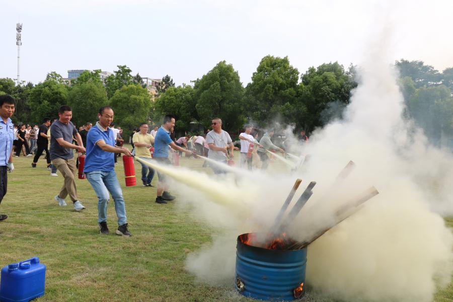 17483964237632998E72.jpg 2025年巨星海寧工廠消防演習(xí) (19).jpg